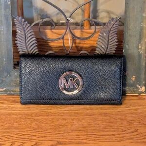 Michael Kors Black Pebbled Leather Fulton Carryall Wallet